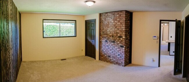 Building Photo - 2134
