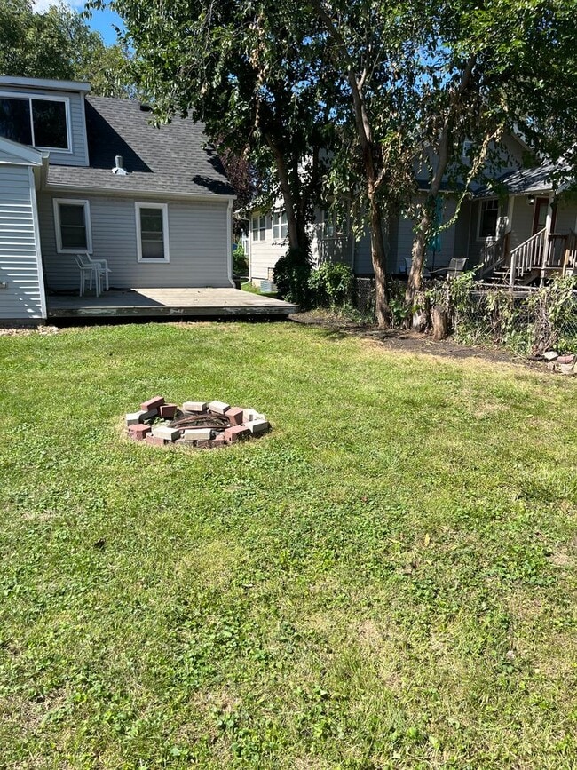 Building Photo - 868 20th Ave SE