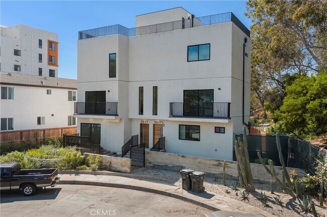 Building Photo - 2515 Alsace Ave