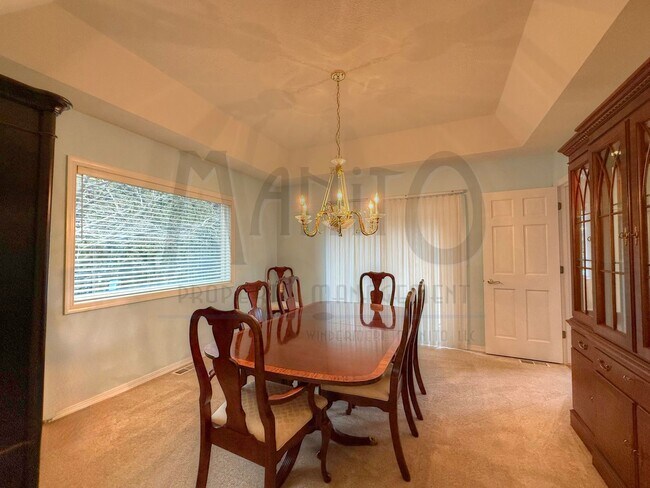 Building Photo - Elegant & Sprawling South Hill Home