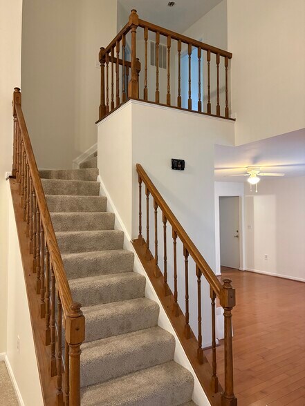 Building Photo - 14208 Greenview Dr
