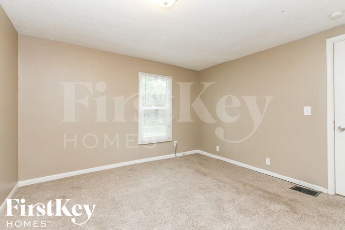 Building Photo - 5452 W Southport Rd