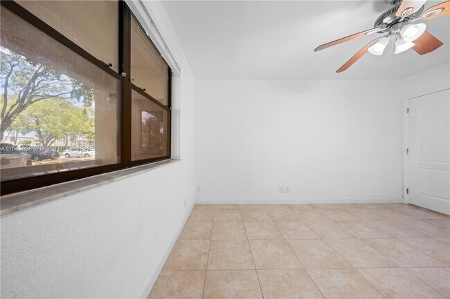 Building Photo - 8120 Geneva Ct