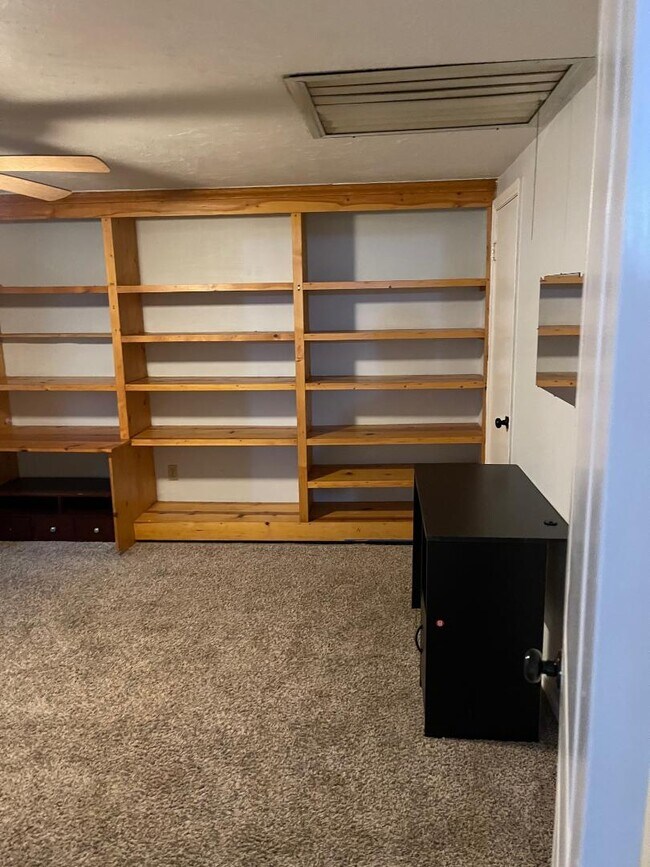 Building Photo - 7204 N Norman Rd