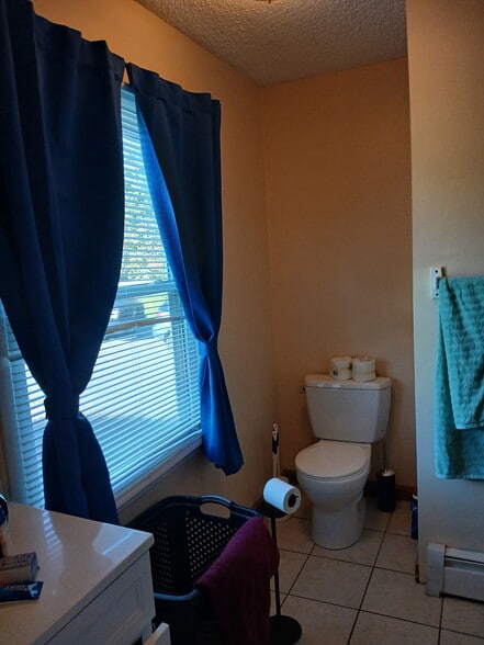 bathroom upstairs - 187 Oakland Rd