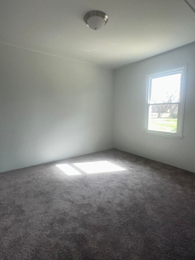 Building Photo - 2339 Memorial Ave SW