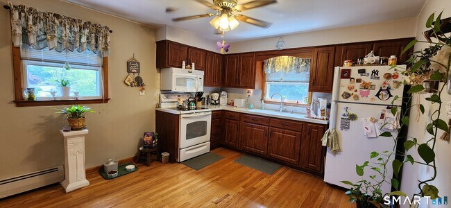 Building Photo - 219 3rd Ave