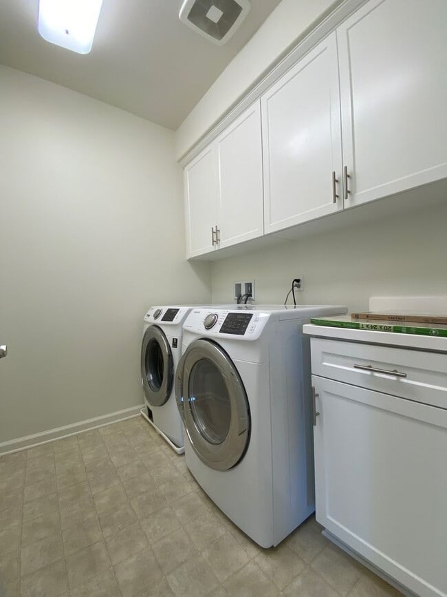 Building Photo - Executive and Upgraded 3-Bedroom Townhome in South Temecula!