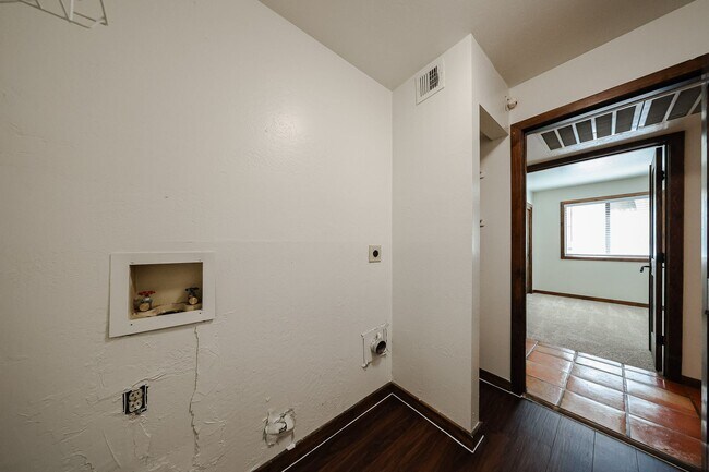 Building Photo - Great Downtown Scottsdale Location!