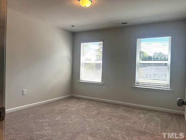 Building Photo - Beautiful 3 Bedroom 2.5 bath