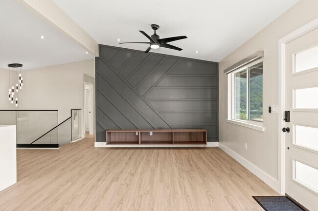Building Photo - Manoa Valley, 4 bedroom, 3 bath, Fully Ren...