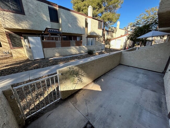 Building Photo - BRIGHT 2-BEDROOM CONDO NEAR LAS VEGAS LIVING