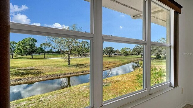 Building Photo - 7880 Palm Aire Ln