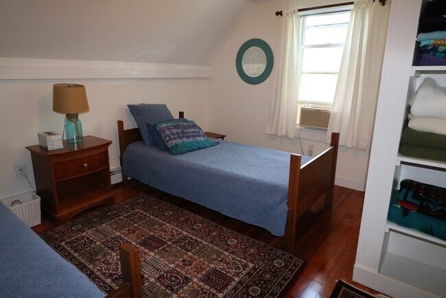 Building Photo - 92 Main St