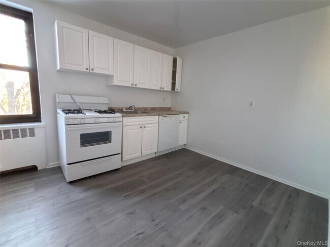 Building Photo - 23 Schenck Ave