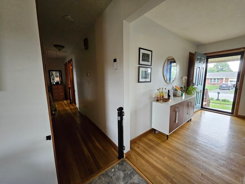 Building Photo - 521 Stonehaven Dr