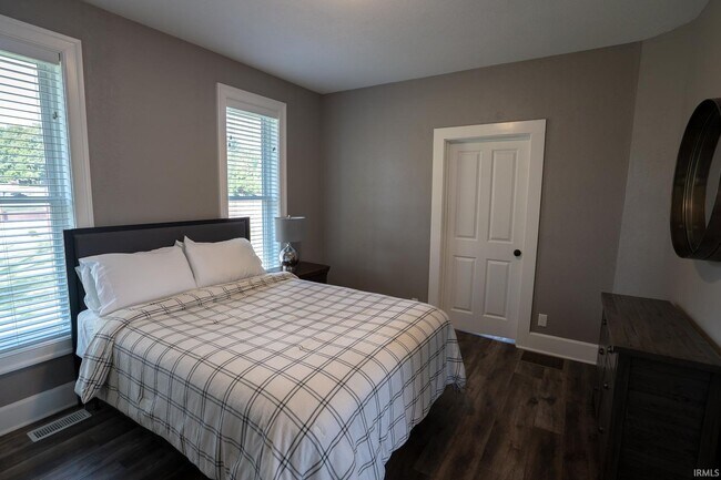 Building Photo - Blue Bungalow on the Northside