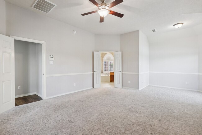 Building Photo - 10206 Pine Flats Dr