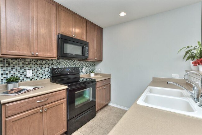 Building Photo - 2206 Weiss Ln