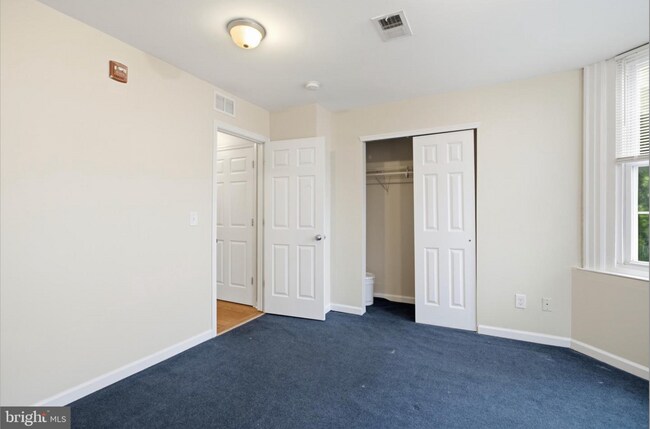 Building Photo - 2238 N Park Ave