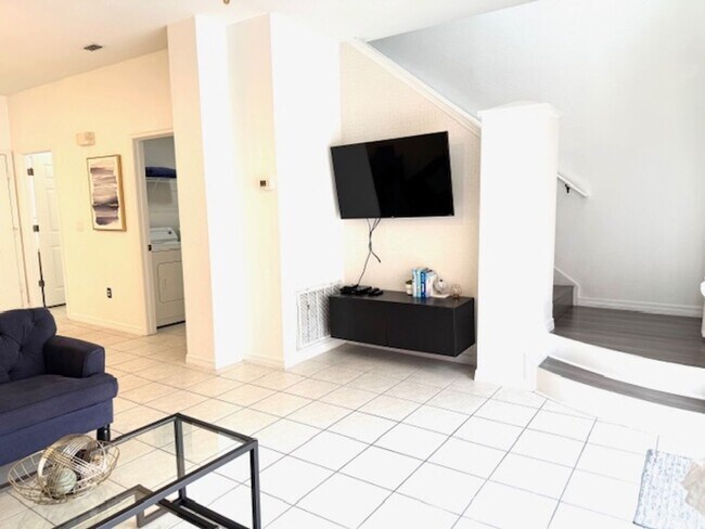 Building Photo - Kissimmee Townhome For Rent - Fully Furnished with 3 Bedrooms 2.5 Baths