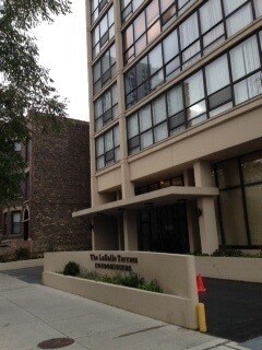 Building Photo - 1540 N La Salle Dr