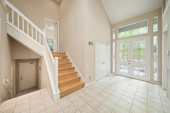 Building Photo - 130 Sugar Berry Cir