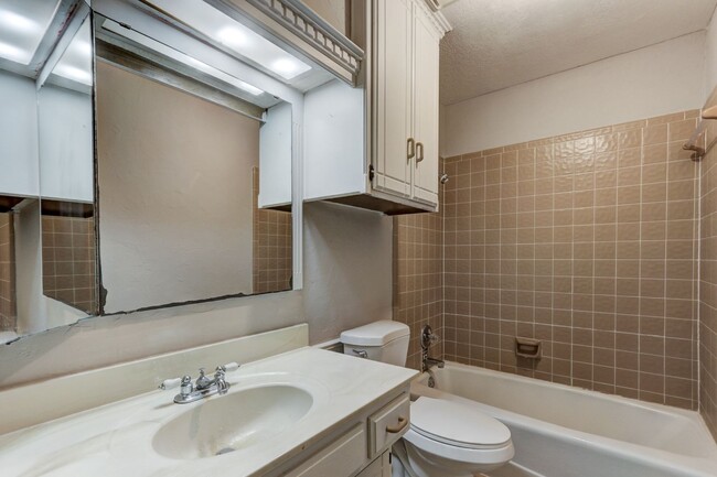 Building Photo - 3 bed 2 bath home in Oklahoma City, Ok