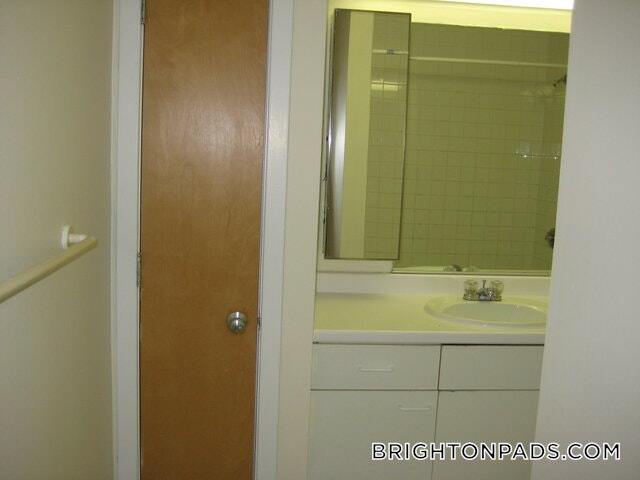 Building Photo - 146 N Beacon St