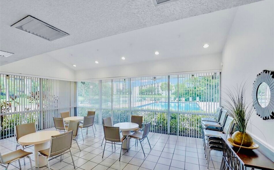 Building Photo - 2104 S Cypress Bend Dr