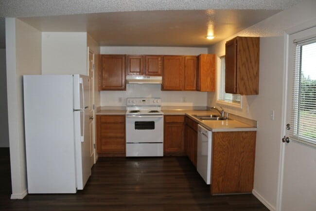 Building Photo - Updated 3 bedroom, 2 bath home on quiet Hillsboro street