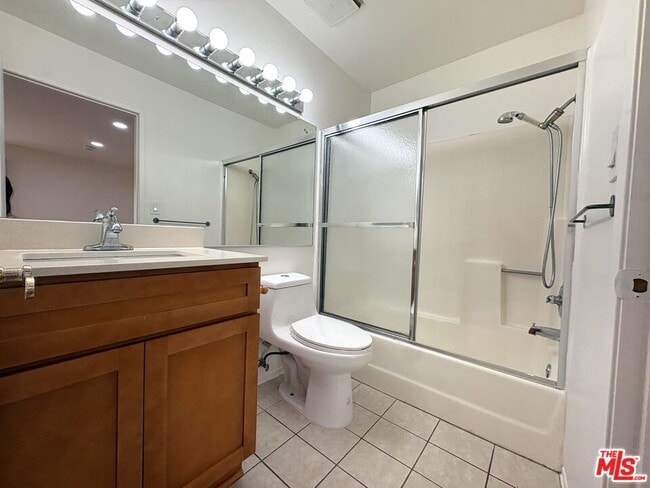 Building Photo - 433 S Manhattan Pl