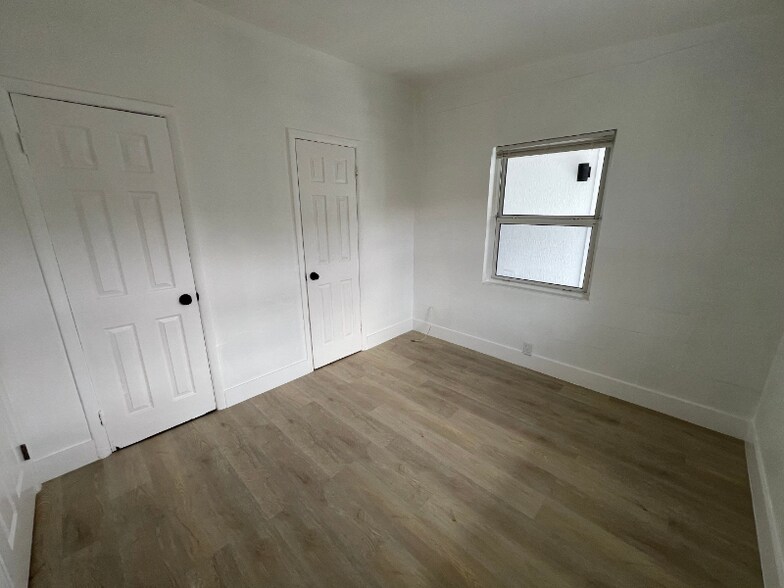 Building Photo - 320 NE 13th Ave