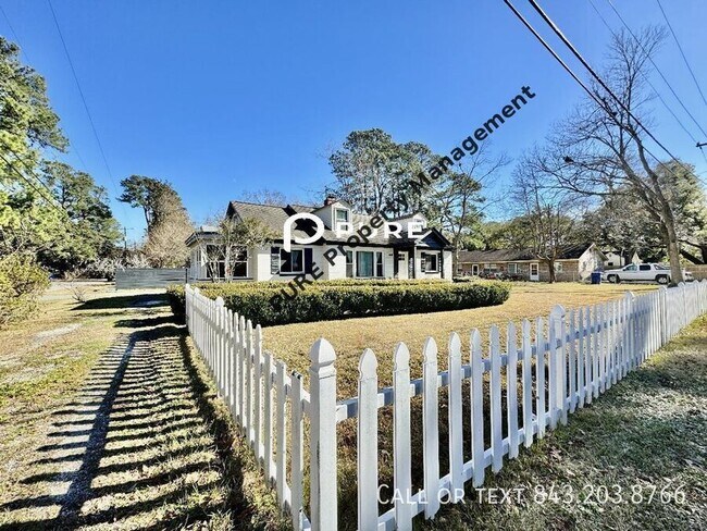 Building Photo - 842 White Oak Dr