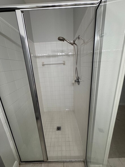 Building Photo - 9635 Tivoli Villa Dr