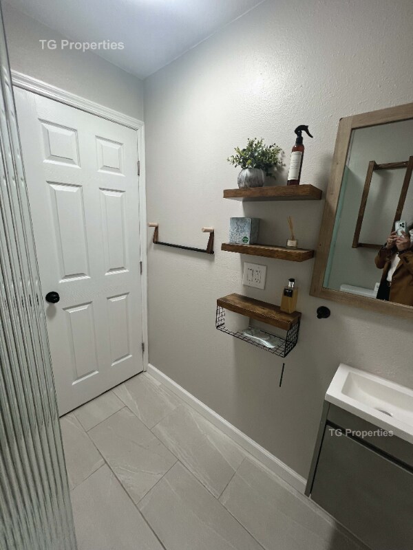 Building Photo - 1313 E Pineloch Ave