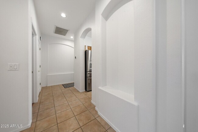 Building Photo - 1642 W Windsong Dr