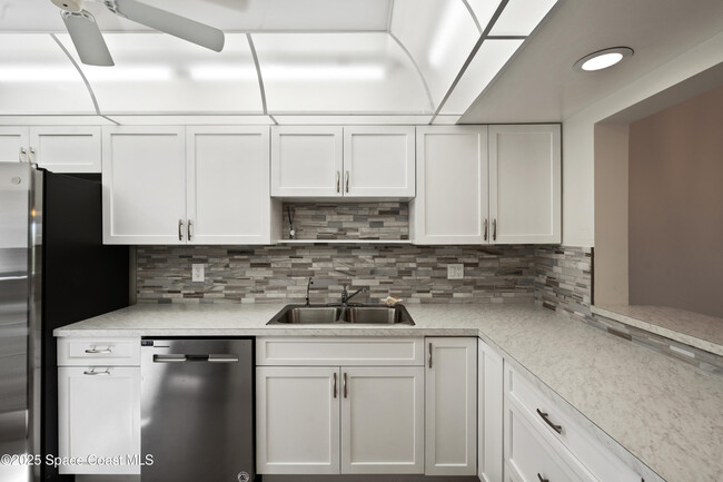 Building Photo - 6165 S Mirror Lake Dr