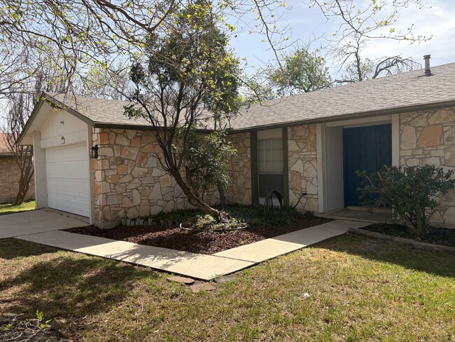 Building Photo - Charming 3-Bedroom Home in the Heart of Sa...