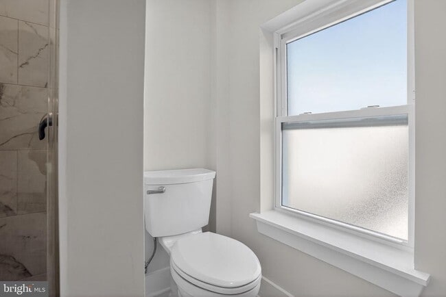 Building Photo - 344 Grove St