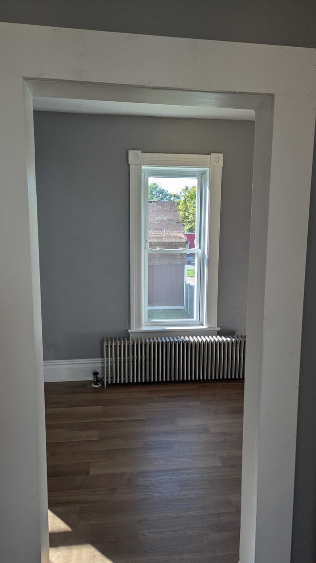 Building Photo - 305 Plummer St
