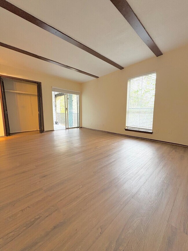 Building Photo - 6200 W Tidwell Rd