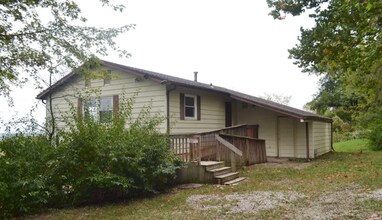 Building Photo - Don't miss out on this beautiful home!