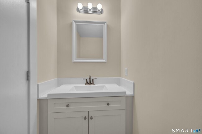 Building Photo - 113 Park Ave