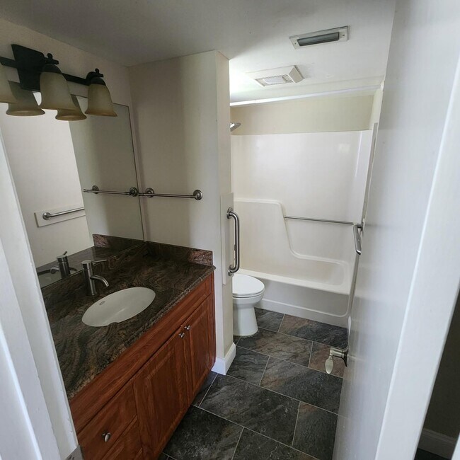 Building Photo - 21902 Lake Forest Cir