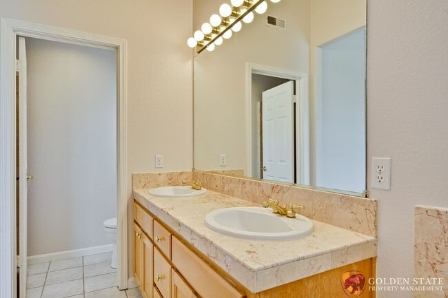 Building Photo - Comfort & Convenience in Santa Clara – Fre...