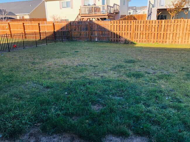 Building Photo - 21 &amp; 23 Hanfield Court