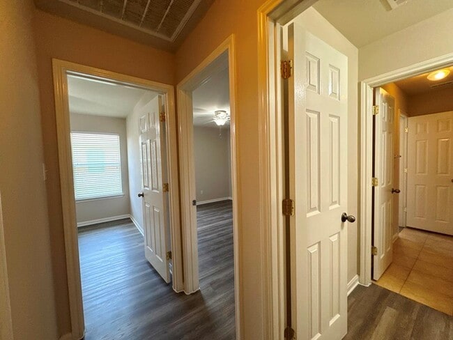 Building Photo - 285 Amber Ash Dr
