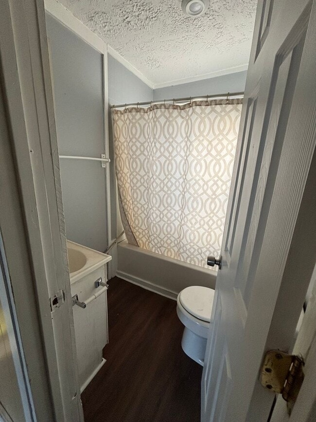 Building Photo - 2 Bedroom 1 Bath (Duplex)