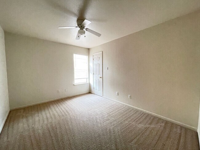 Building Photo - 1508 Nicholas Cir